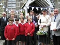 Liz Thompson, Roger Radcliffe, Lady Mary Holborow and Councillor Pat Harvey with four Y5 students in front