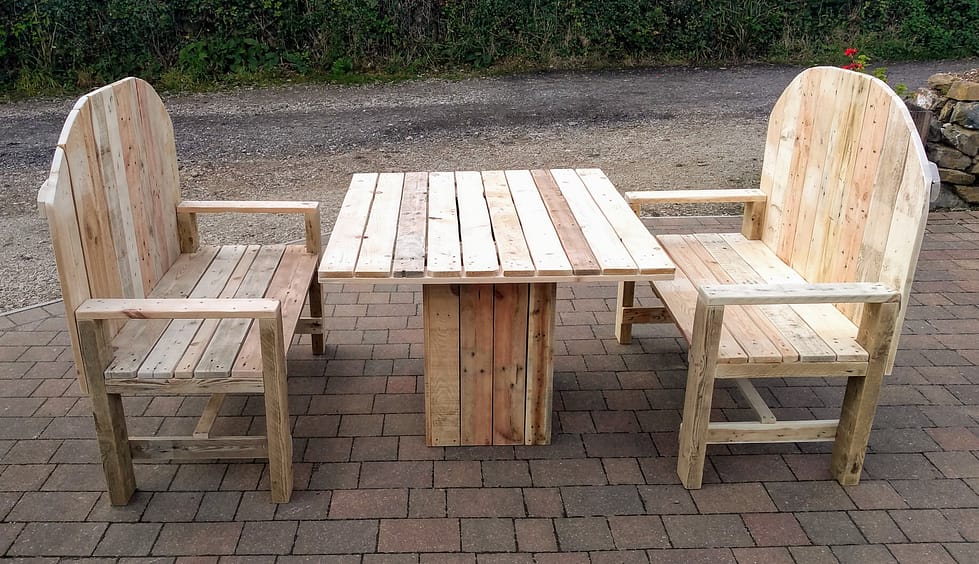Garden table and benches made out of pallets